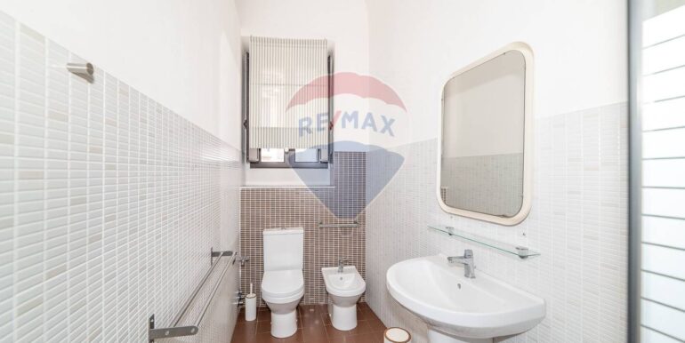 2025090484542-977711-11