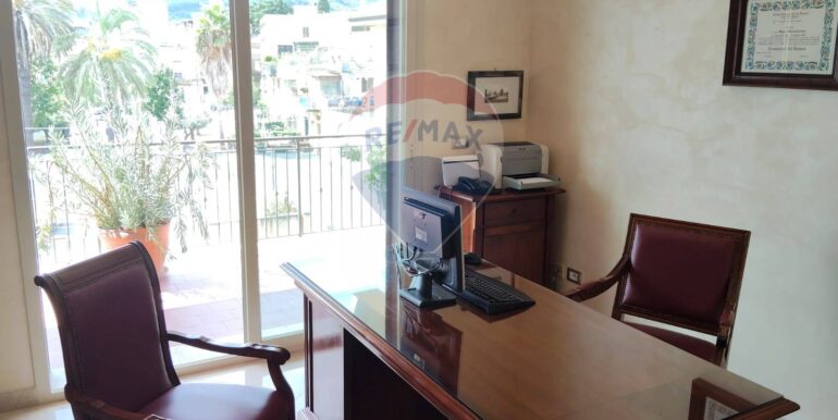 2025090495345-975377-10