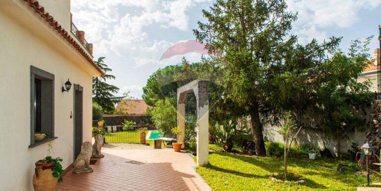 20250915220000-983381-8