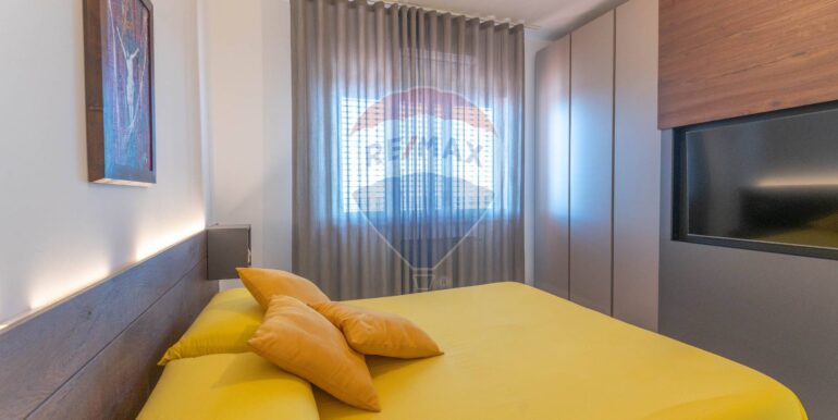 20250921234548-986110-10