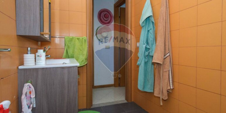 20250925173033-975723-30