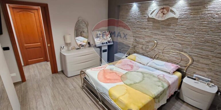 20250928191751-988859-18