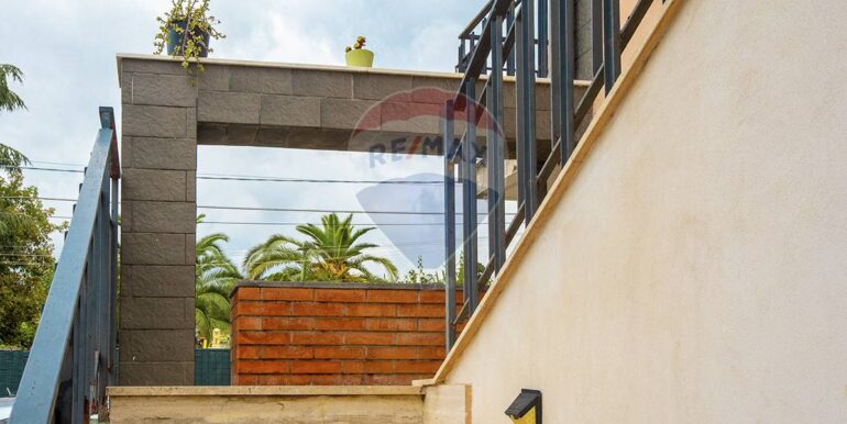 20250929212636-989111-7