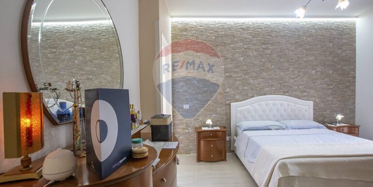 20250929212658-989111-14