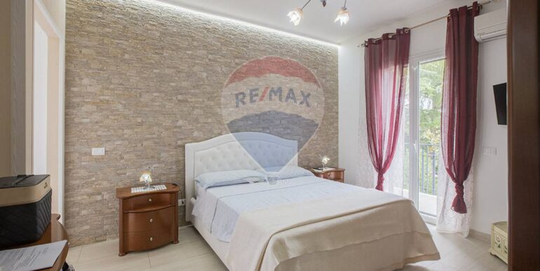 20250929212701-989111-15