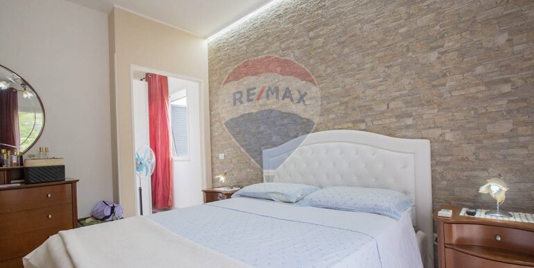 20250929212704-989111-16