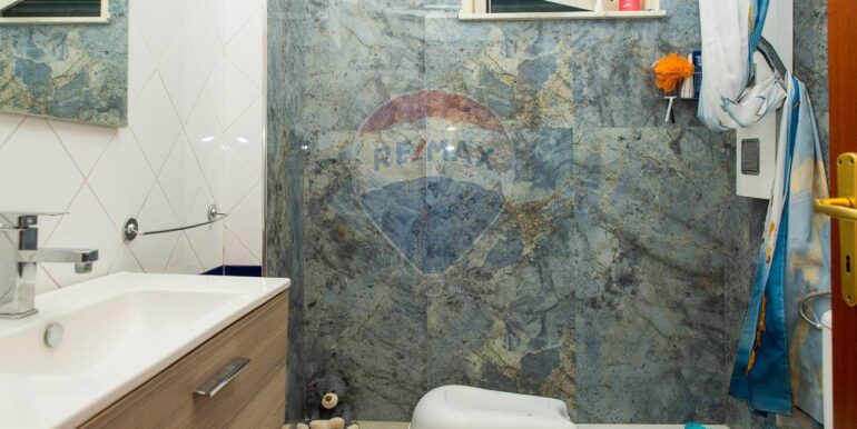 20250930175851-988840-23