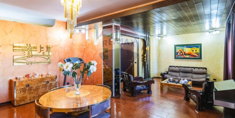 20251001103739-990820-6