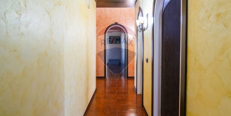 20251001103746-990820-8