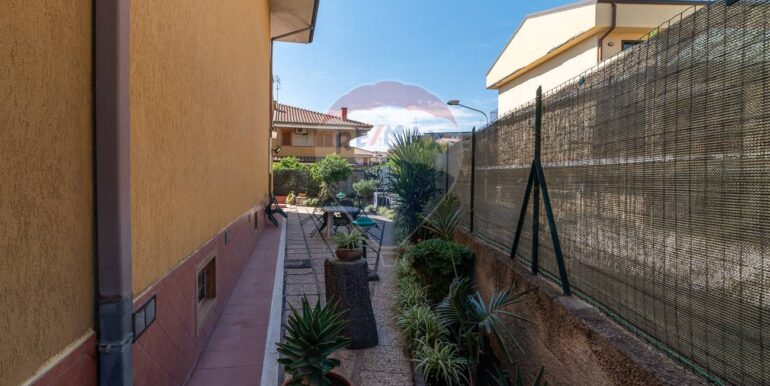 20251001104538-990824-7