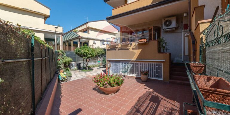 20251001104544-990824-9