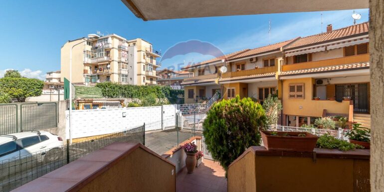 20251001104551-990824-11