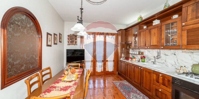 20251001104602-990824-14