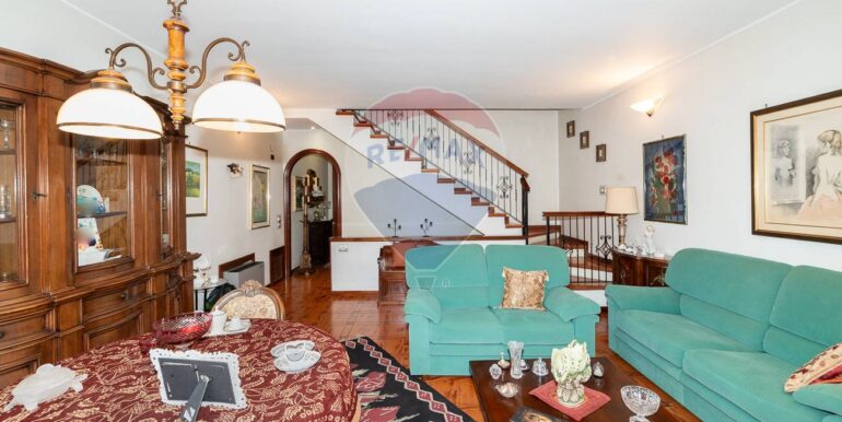 20251001104613-990824-17