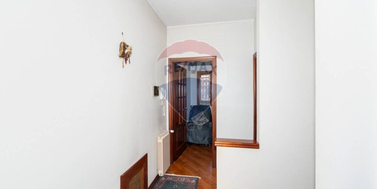 20251001104616-990824-18