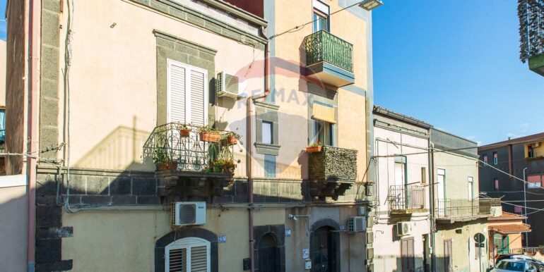 20251001111434-990816-4