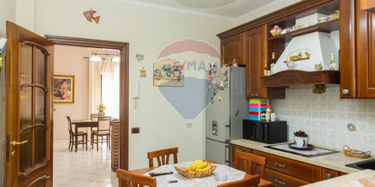 20251001111522-990816-18