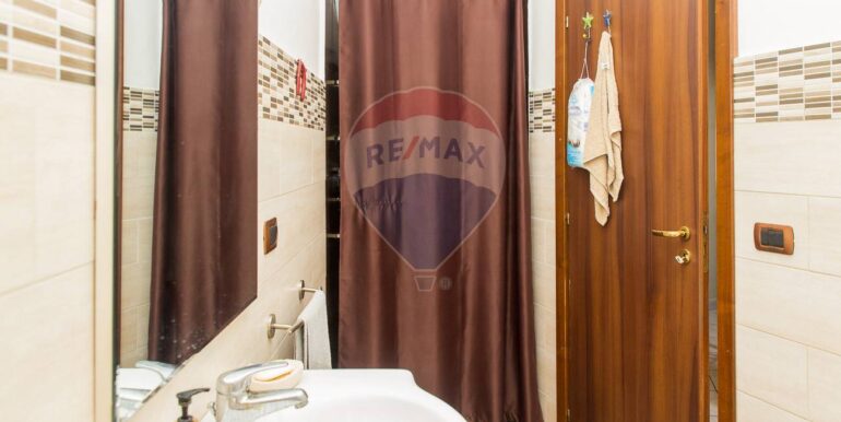 20251001111534-990816-22