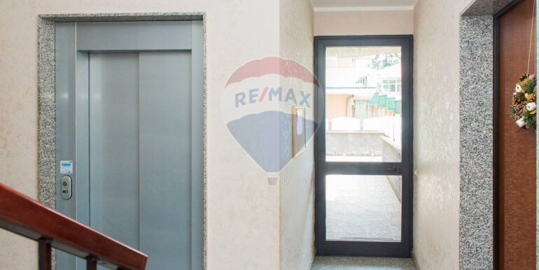 20251001121702-990878-8