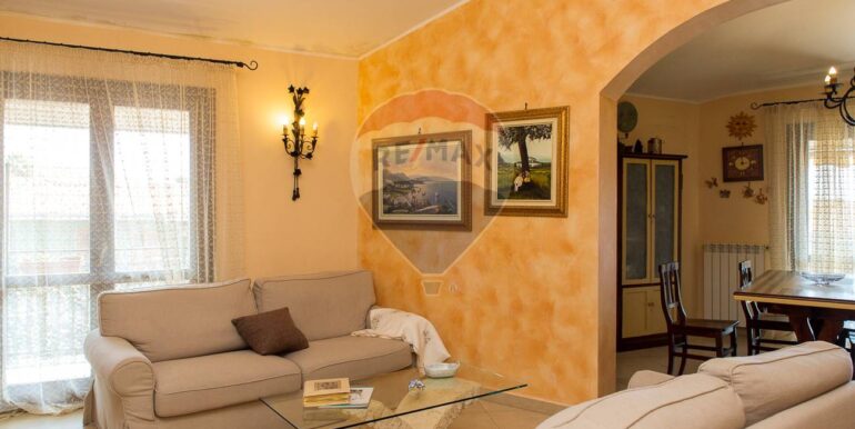 20251001121711-990878-10