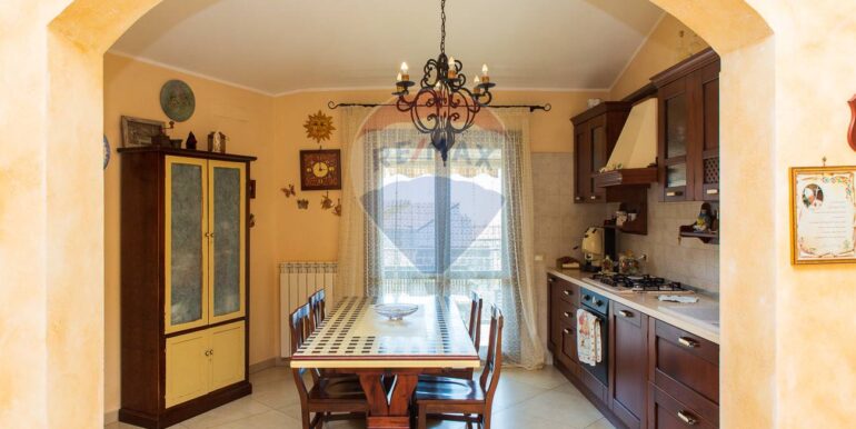 20251001121726-990878-14