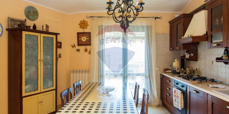 20251001121729-990878-15