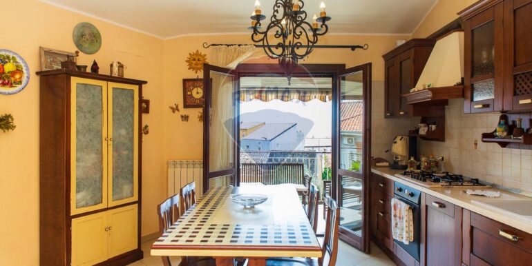 20251001121737-990878-17