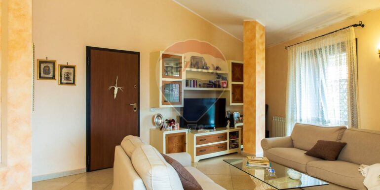 20251001121741-990878-18