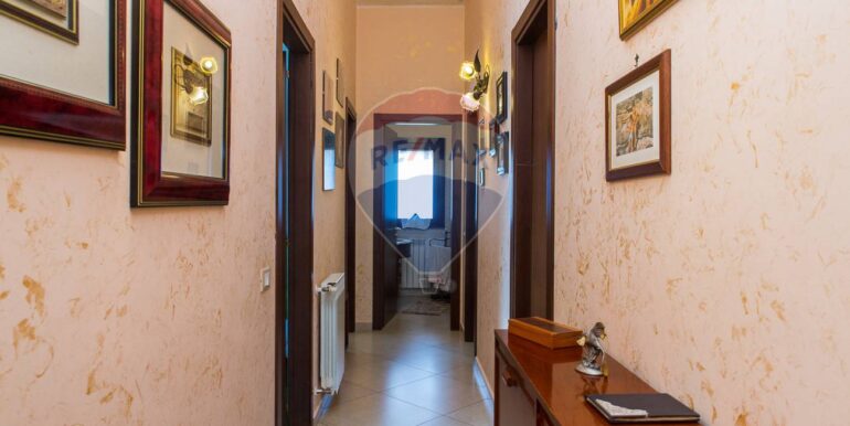 20251001121745-990878-19