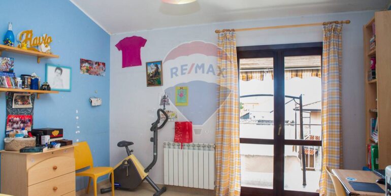 20251001121758-990878-21