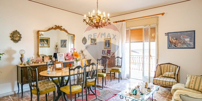 20251001182706-990963-3