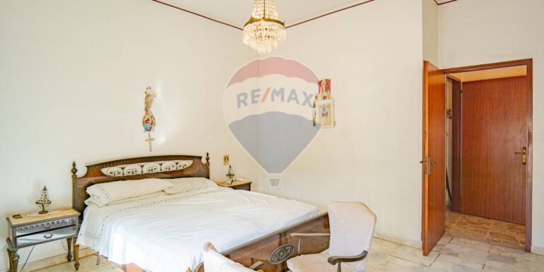 20251001182736-990963-8