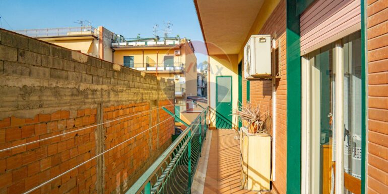 20251001182748-990963-10