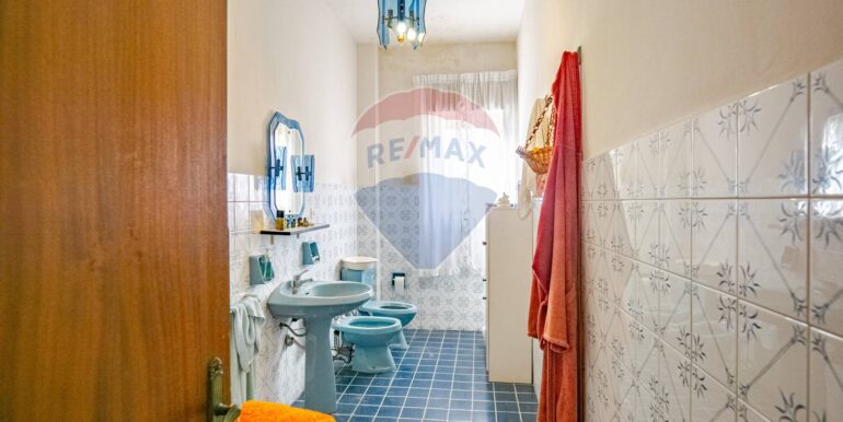 20251001182754-990963-11