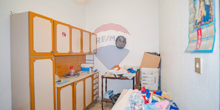 20251001182800-990963-12