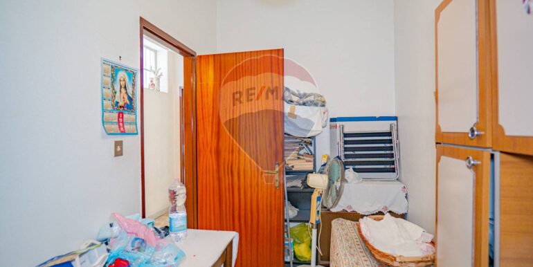 20251001182805-990963-13