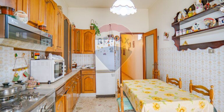 20251001182817-990963-15