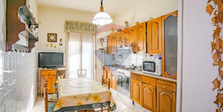 20251001182823-990963-16