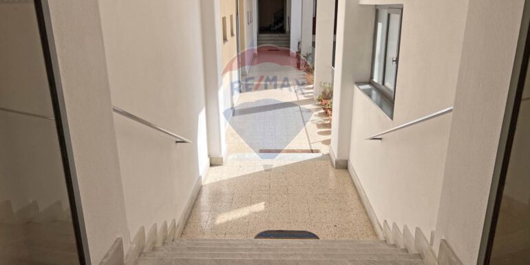 2025100191909-990807-3