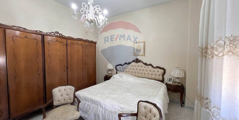 2025100191947-990807-15