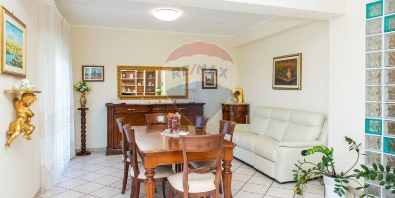 20251002103542-990996-23