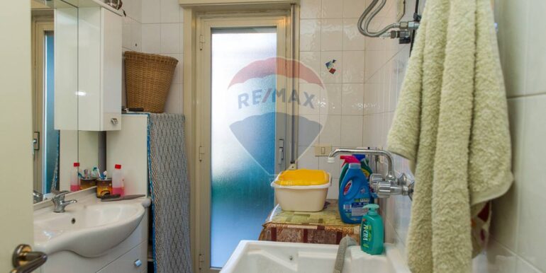 20251002103635-990996-35