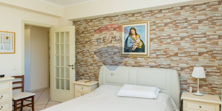 20251002103712-990996-44