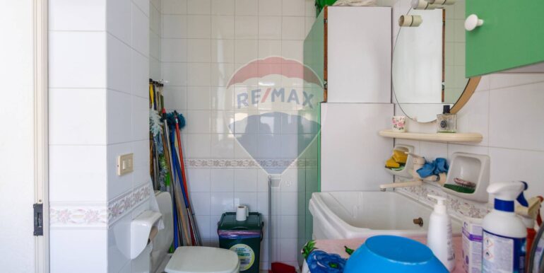 20251002121138-991158-8