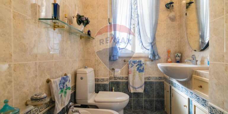 20251002121152-991158-11