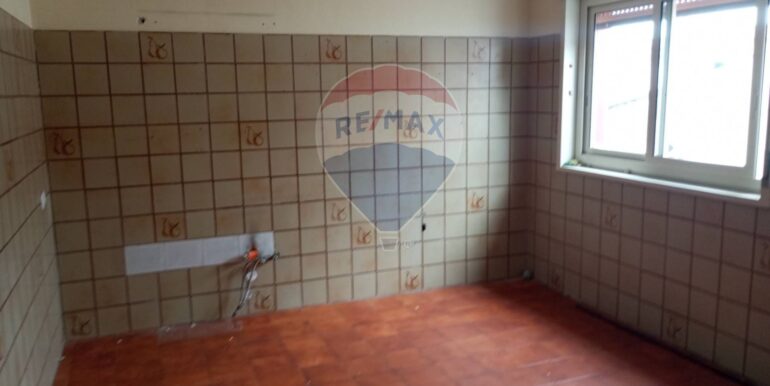 20251002204750-991301-8