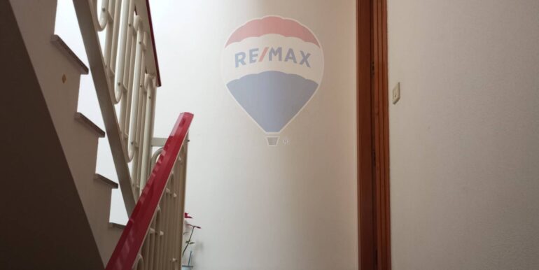 20251002204752-991301-17