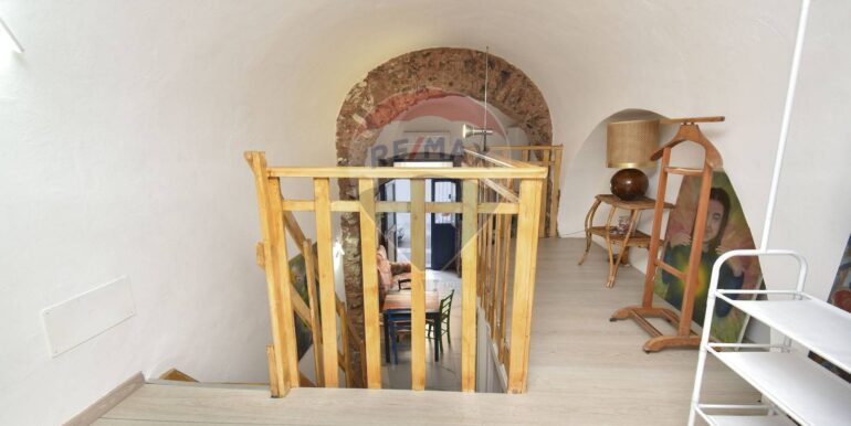 20251003102449-977393-6