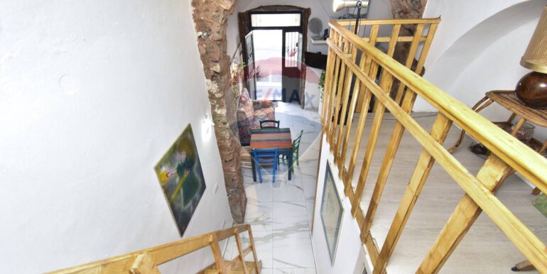 20251003102454-977393-8