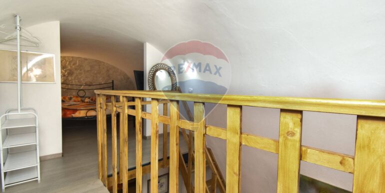 20251003102502-977393-11